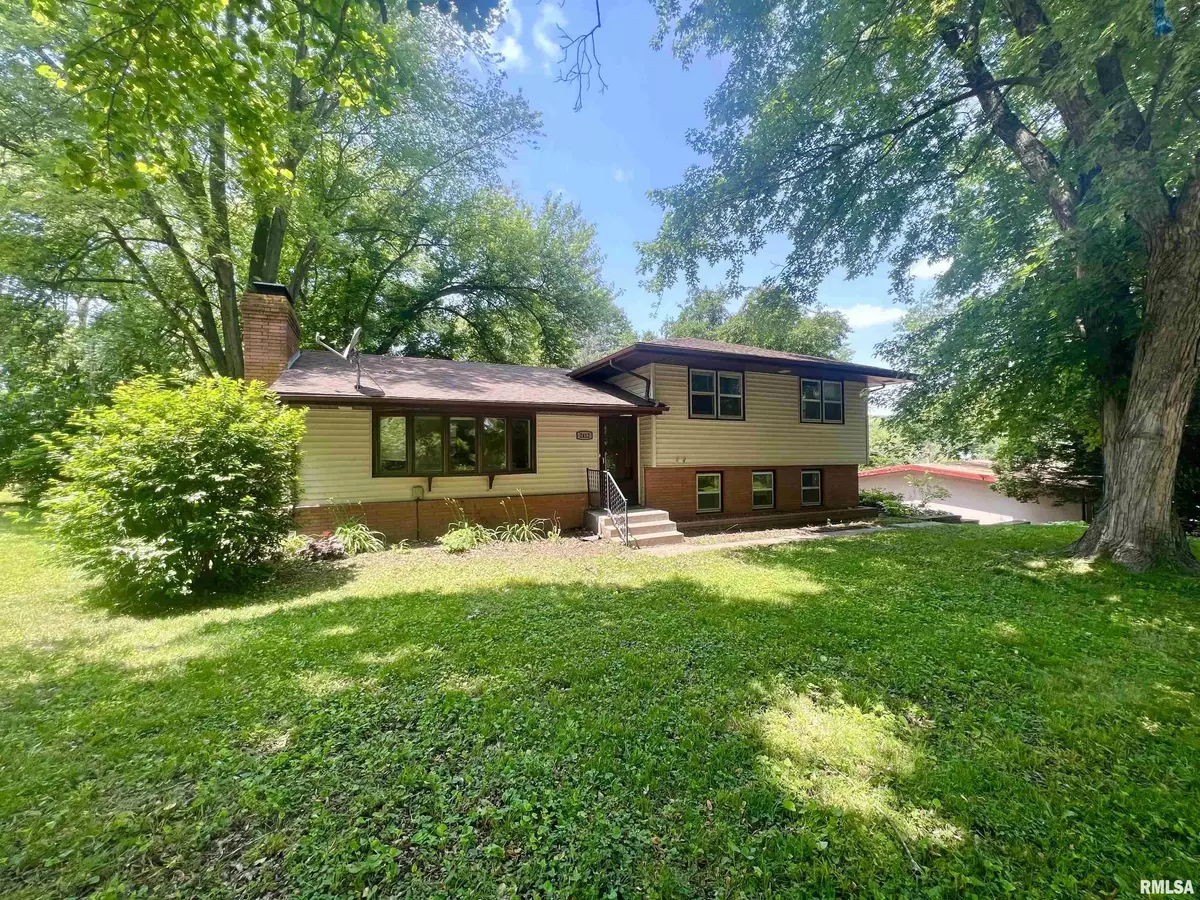 Coal Valley, IL 61240,2412 W 3RD ST