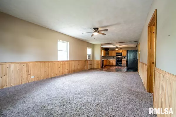 Johnston City, IL 62951,1402 Trout AVE