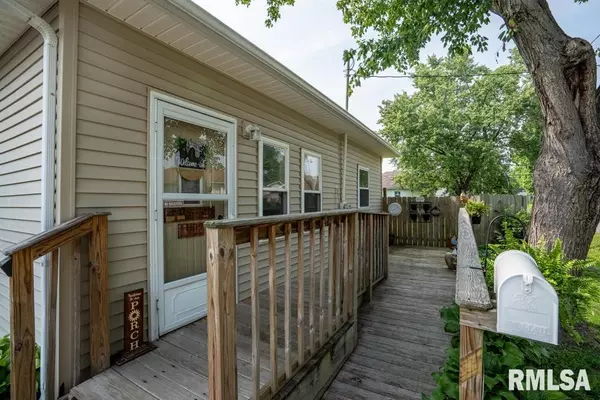 Johnston City, IL 62951,1402 Trout AVE