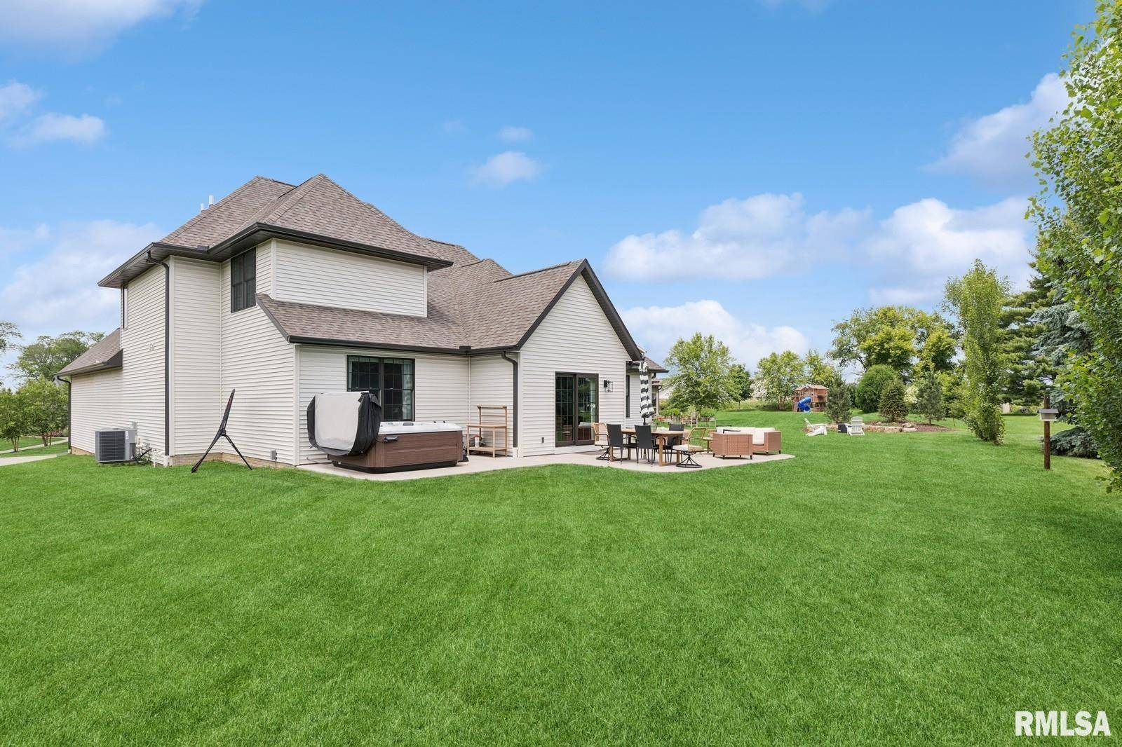 Bettendorf, IA 52722,6925 Grover STA