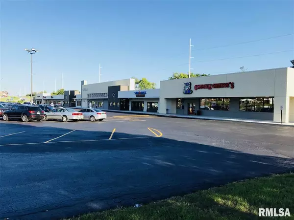 903 E KIMBERLY RD #27, Davenport, IA 52807