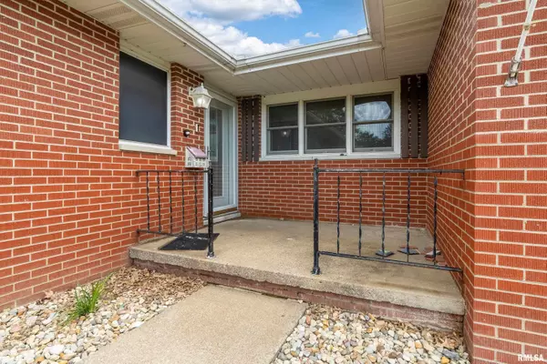 Marion, IL 62959,1704 CAROL DR