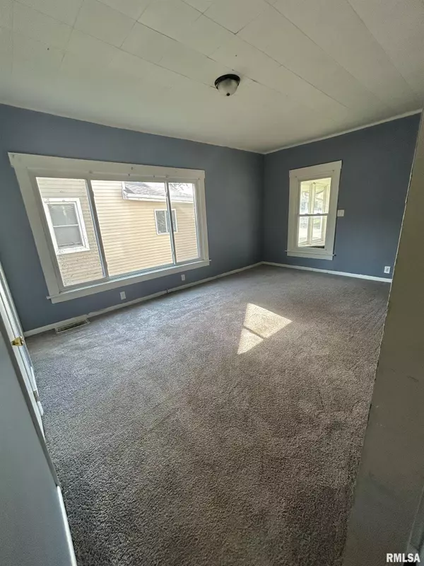East Moline, IL 61244,239 15TH AVE