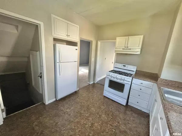 East Moline, IL 61244,239 15TH AVE