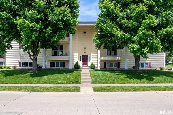 4055 31ST ST, Bettendorf, IA 52722