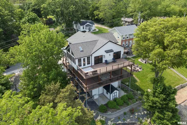 Le Claire, IA 52753,223 N 2ND ST