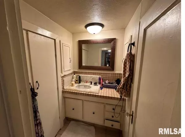 Rock Island, IL 61201,2222 43RD ST