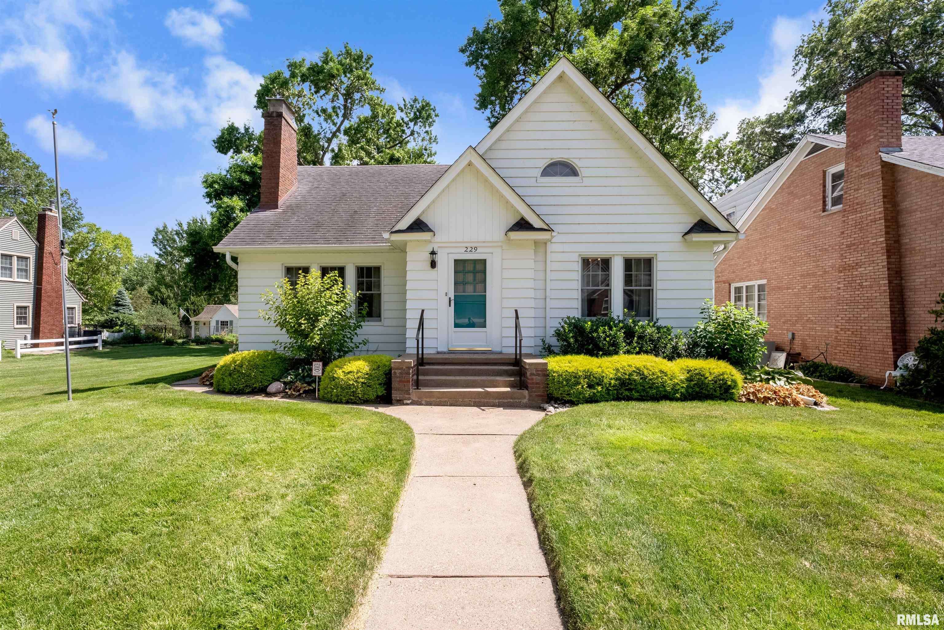 229 GRANT ST, Bettendorf, IA 52722