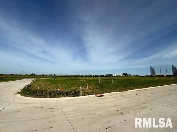 5692 MARTIN AVE, Bettendorf, IA 52722