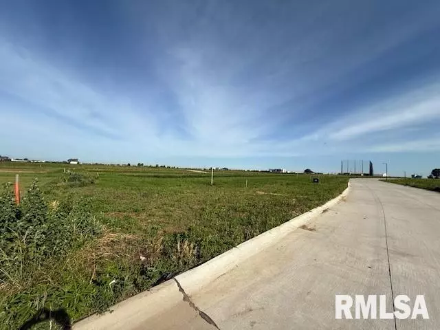 6276 MEYER RD, Bettendorf, IA 52722