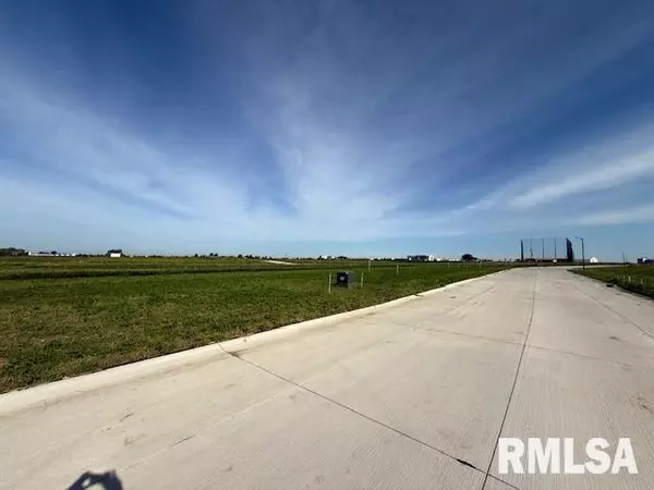 6302 MEYER RD, Bettendorf, IA 52722