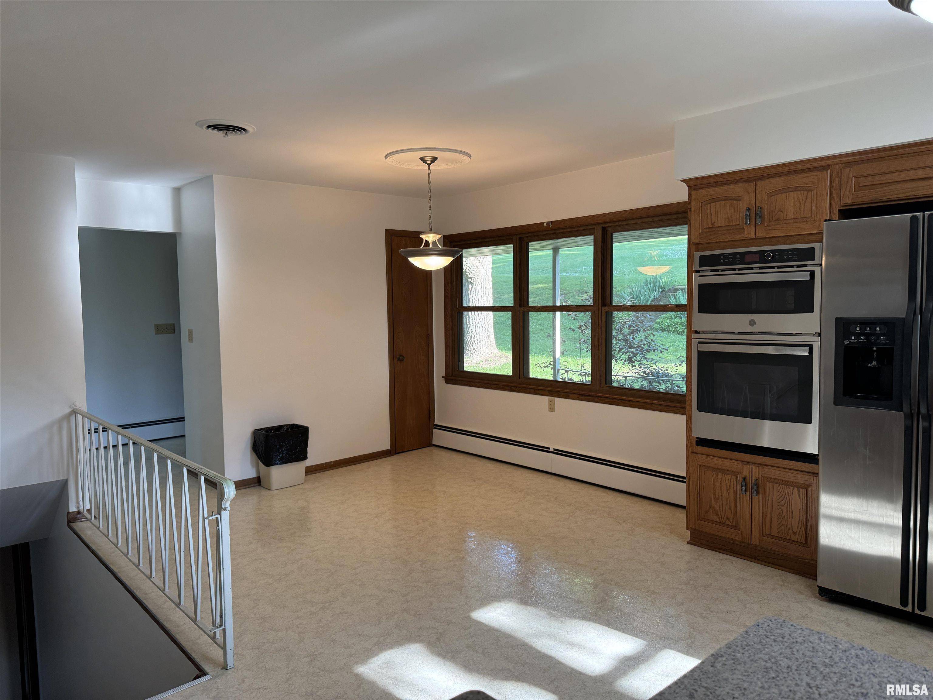 Bettendorf, IA 52722,6717 PRIMROSE CT