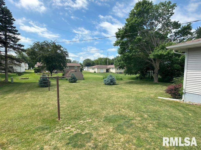 De Witt, IA 52742,1121 15TH ST