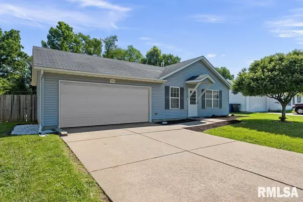 3566 HEATHERTON DR, Davenport, IA 52804