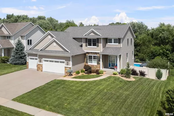 5727 Charlie Chase LN, Bettendorf, IA 52722