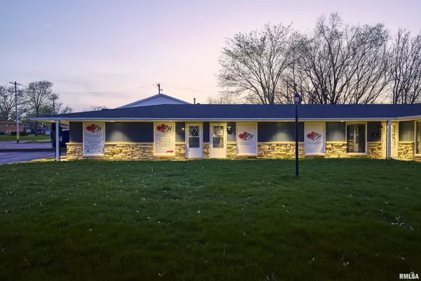 2906 W CENTRAL PARK AVE, Davenport, IA 52804