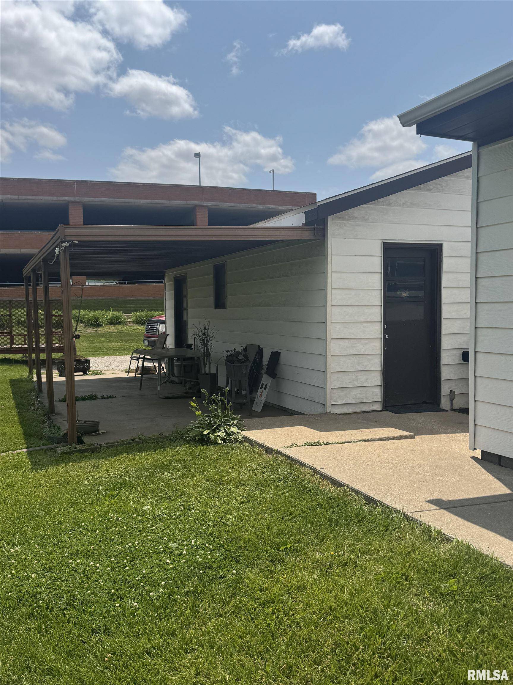 Davenport, IA 52803,1243 E DOVER CT