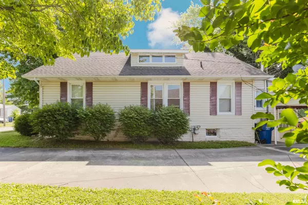 West Frankfort, IL 62896,1506 E OAK ST