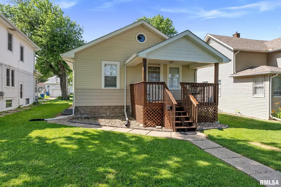 240 15TH AVE, East Moline, IL 61244
