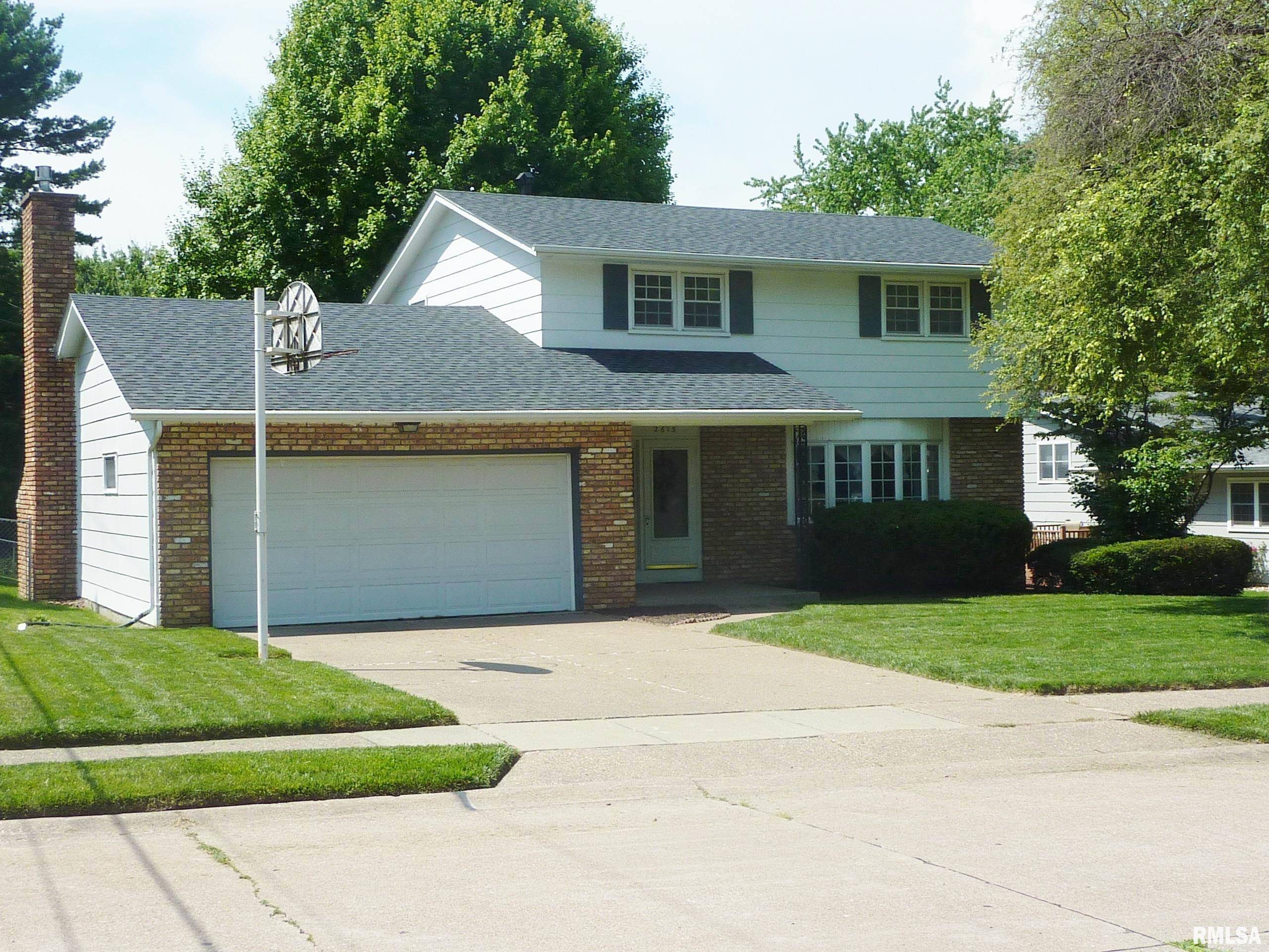 2615 E 39TH ST, Davenport, IA 52807