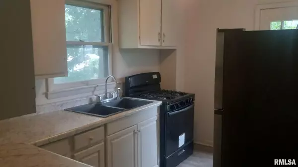 East Moline, IL 61244,735 20TH AVE #8