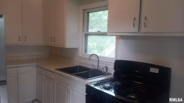 East Moline, IL 61244,735 20TH AVE #8