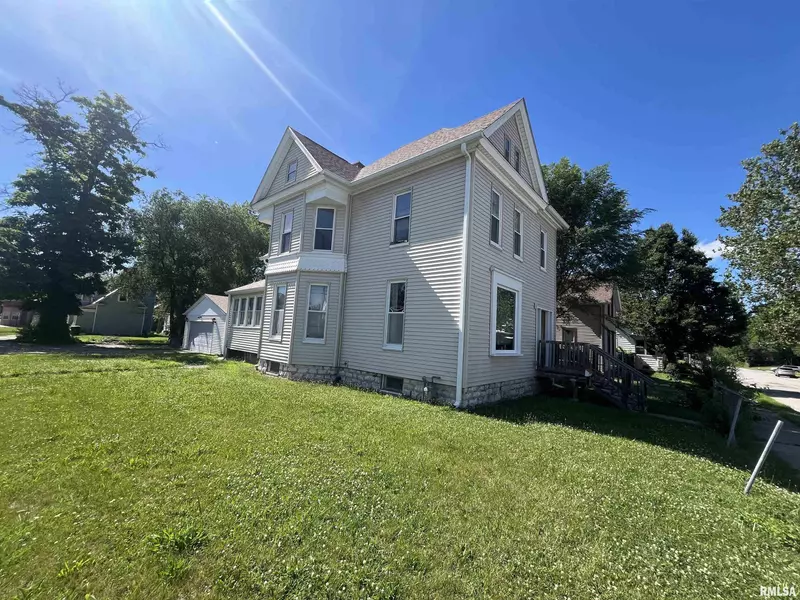 828 15TH ST, Rock Island, IL 61201
