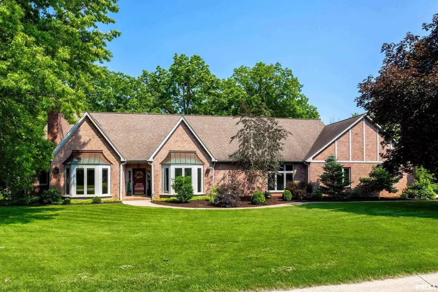2700 11TH Street Court, Moline, IL 61265