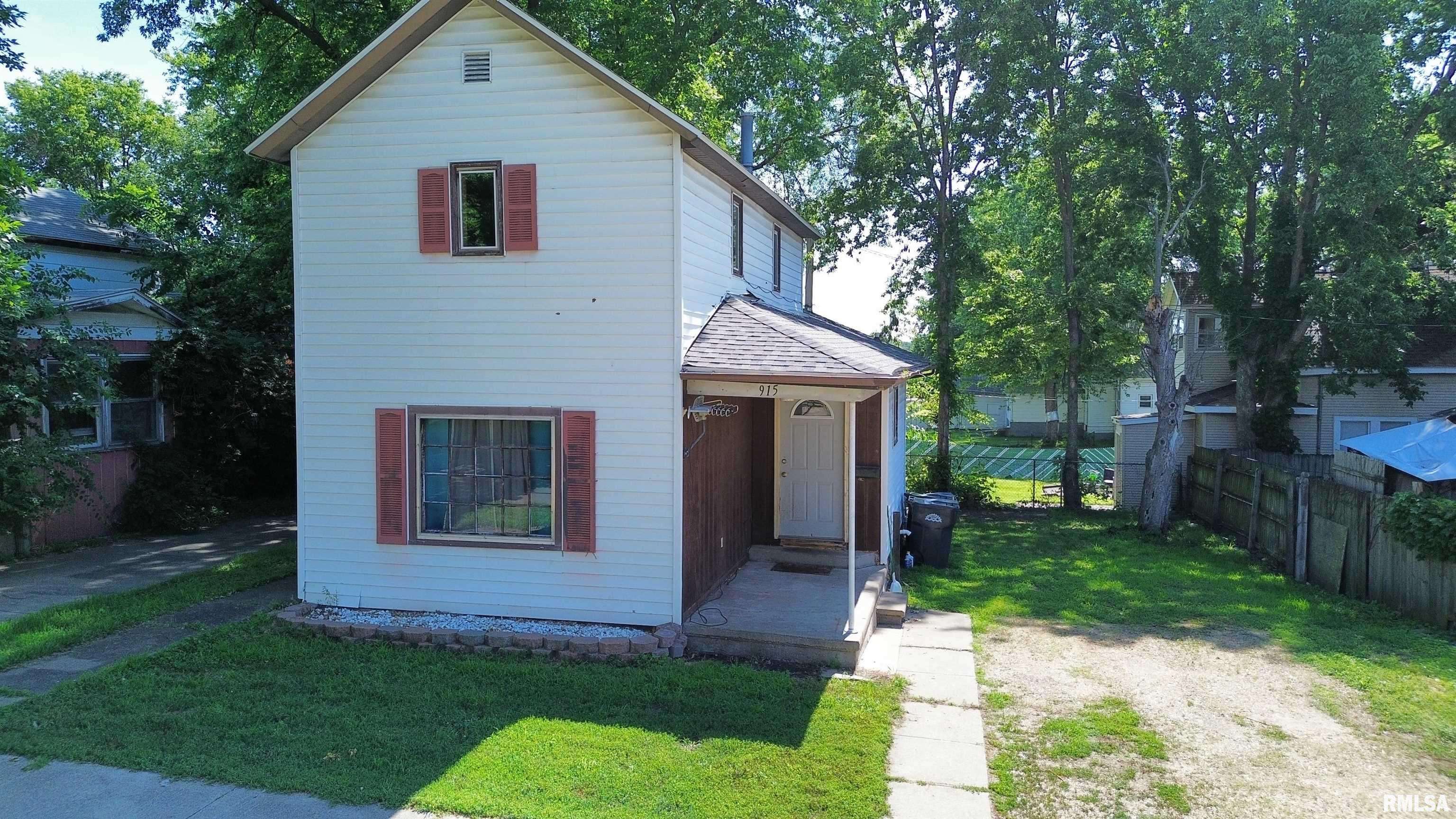 915 S 5TH ST, Clinton, IA 52732