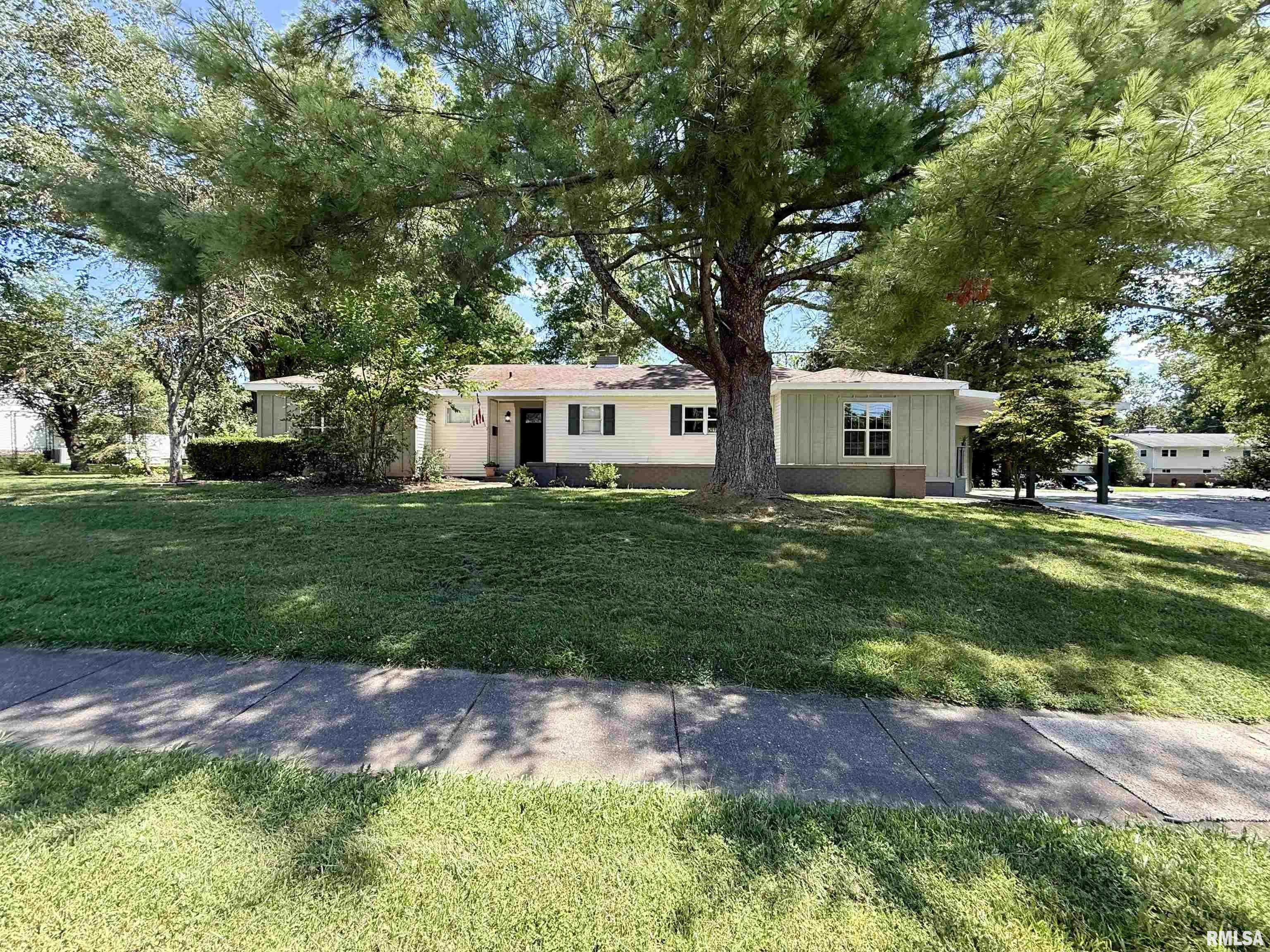 507 W GRAND RD, Carterville, IL 62918