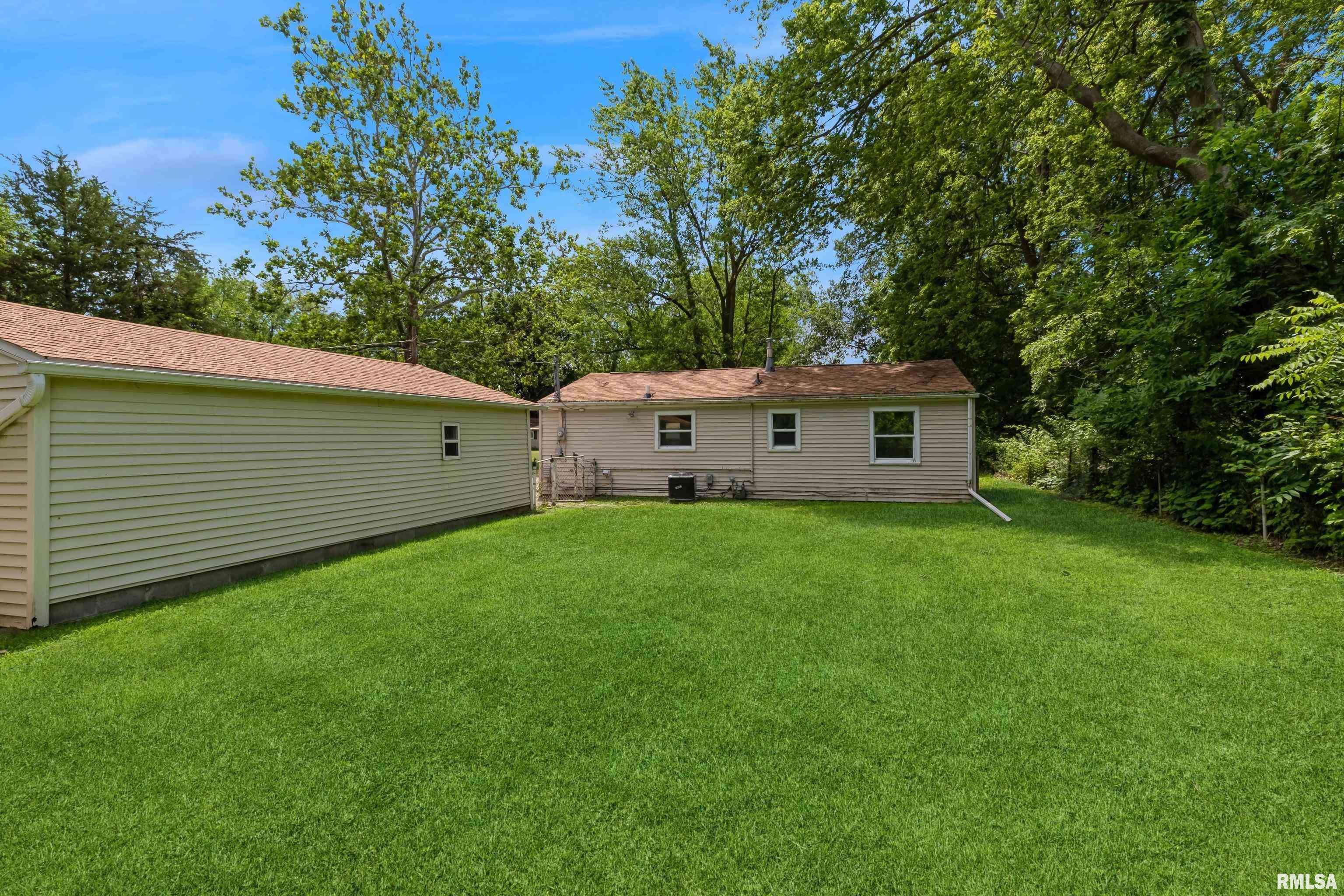Silvis, IL 61282,323 15TH AVE