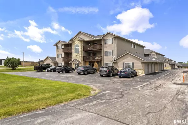 Eldridge, IA 52748,3215 S 16TH AVE #201