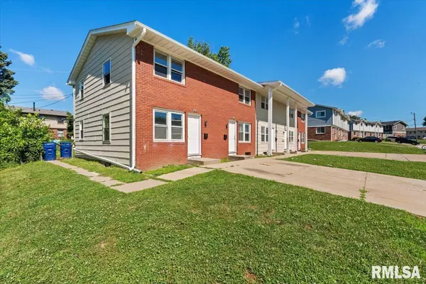 Bettendorf, IA 52722,2704 MAGNOLIA DR