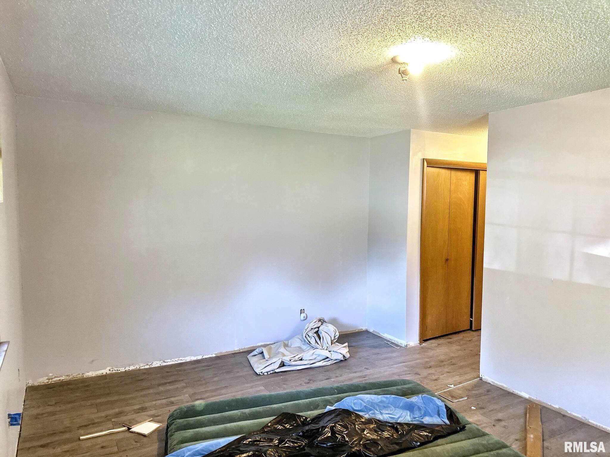 West Frankfort, IL 62896,900 E 4TH ST