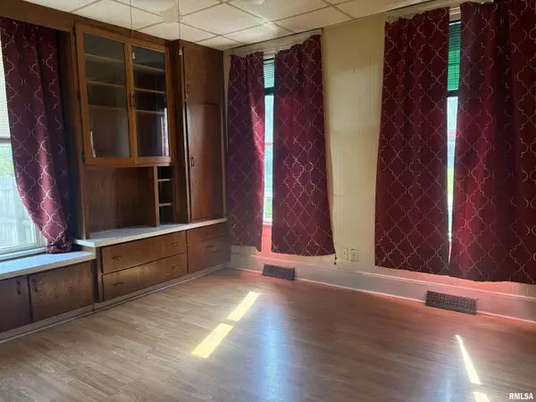 Erie, IL 61250,1005 8TH ST