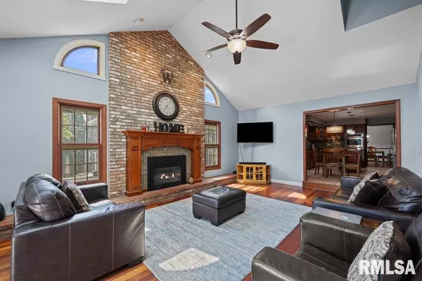 Bettendorf, IA 52722,4010 WAKONDA DR