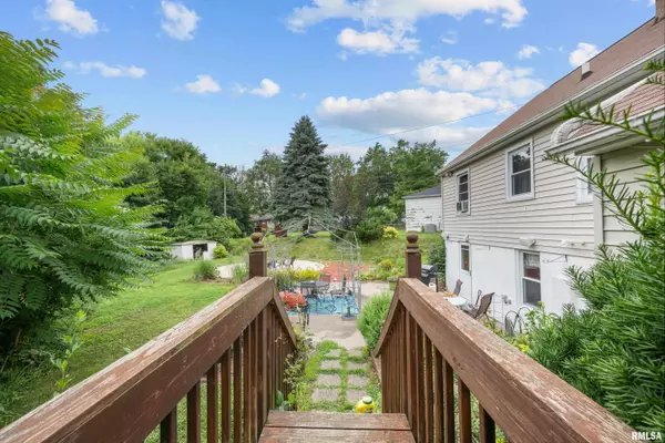 East Moline, IL 61244,412 24TH AVE