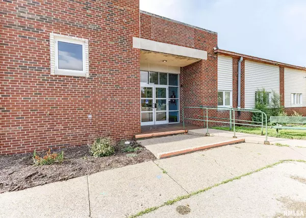 Camanche, IA 52730,706 13TH AVE