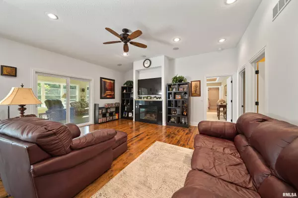 Silvis, IL 61282,627 10TH AVE