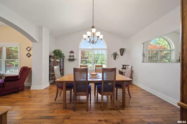 Silvis, IL 61282,627 10TH AVE