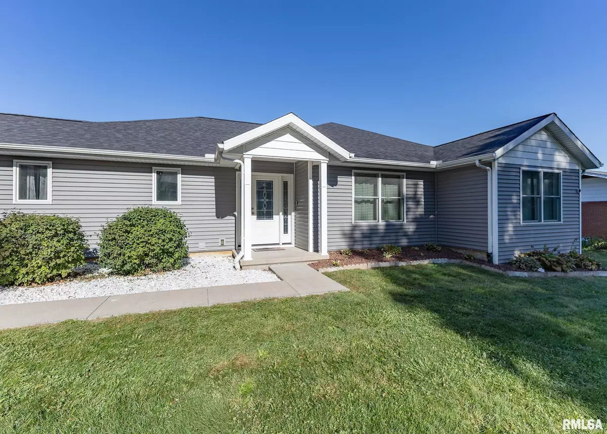 Geneseo, IL 61254,321 PIN OAK DR