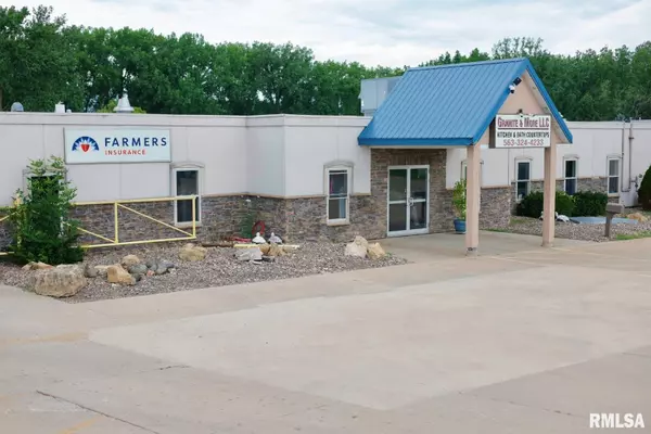 4730 TREMONT AVE, Davenport, IA 52807