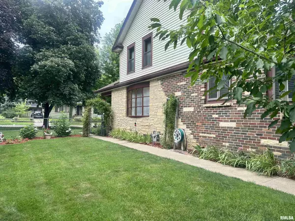 Clinton, IA 52732,1723 PERSHING BLVD