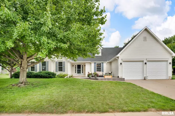 1039 BLUFF LN, Le Claire, IA 52753