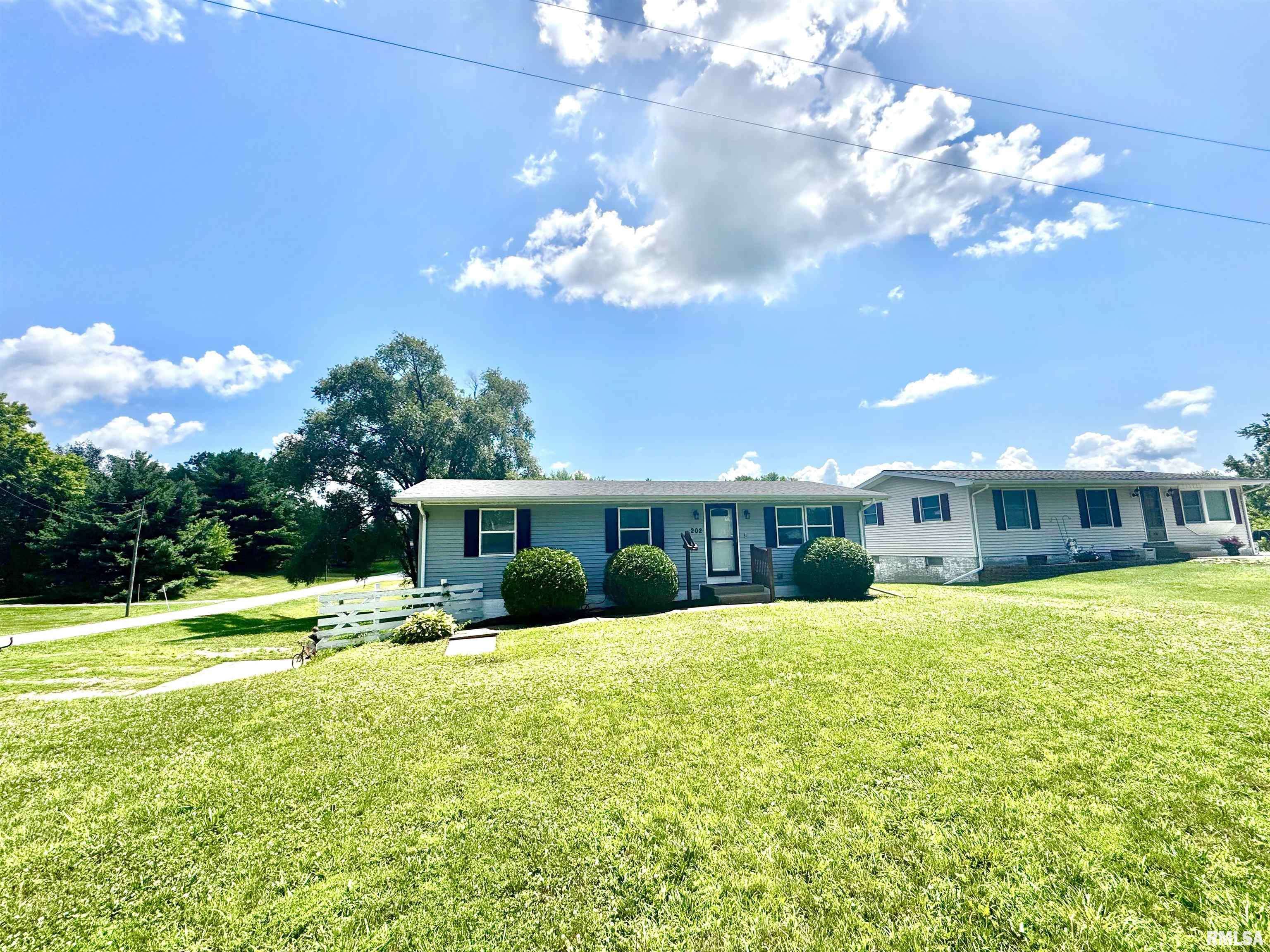 202 S 10TH AVE, New Windsor, IL 61465
