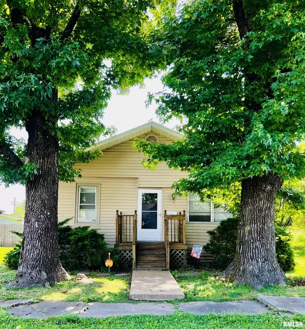 104 S 8TH ST, Herrin, IL 62948