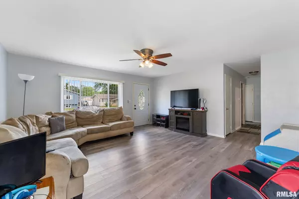 Bettendorf, IA 52722,2506 HOLLY DR