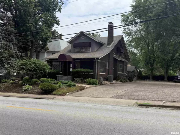 2125 EASTERN AVE, Davenport, IA 52803