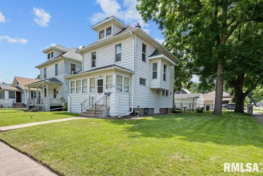204 15TH AVE, East Moline, IL 61244