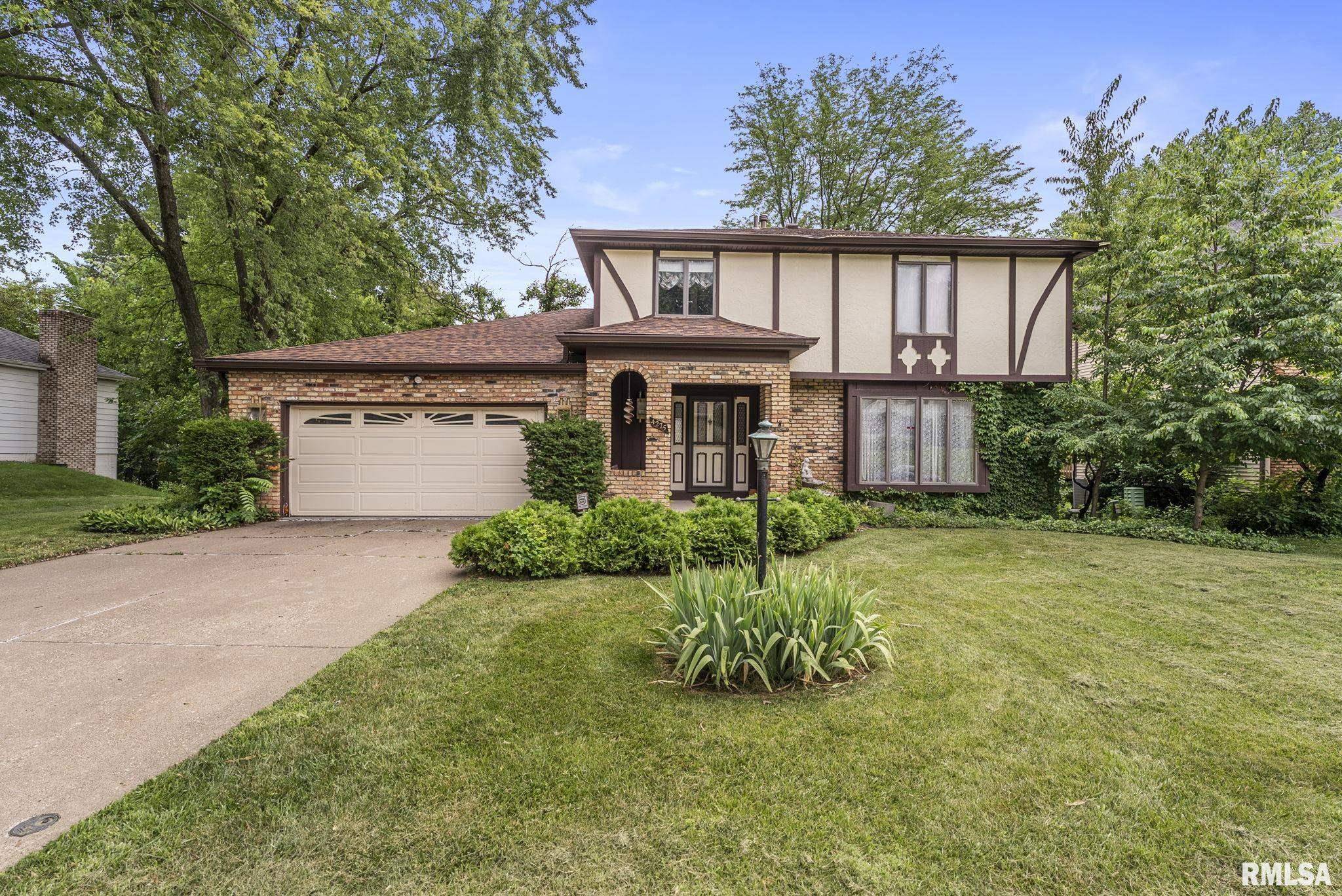 4275 AMESBURY DR, Bettendorf, IA 52722